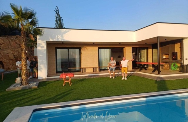 Mountain experience with pool and BBQ in Pozo Alcón