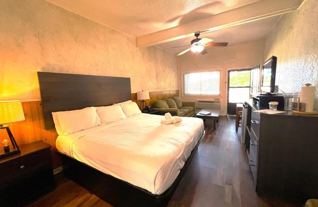 Mountain Harbor King Guest Room on Lake Ouachita