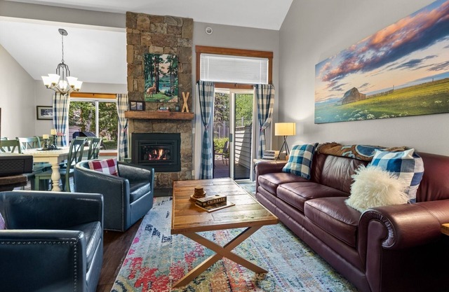 Mountain Harbor Poolside Condo | 2 Bed, 2 Bath