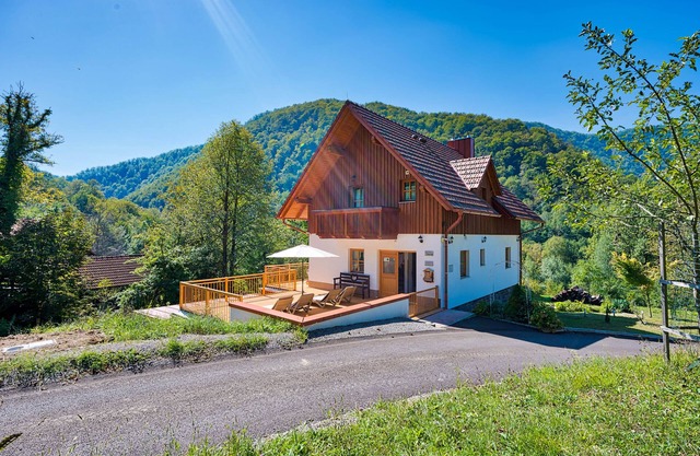 Mountain house Rupicapra with Sauna and Outdoor Hot Tub