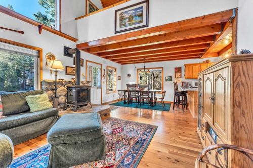 Mountain Retreat Near Ski Resorts and Lake