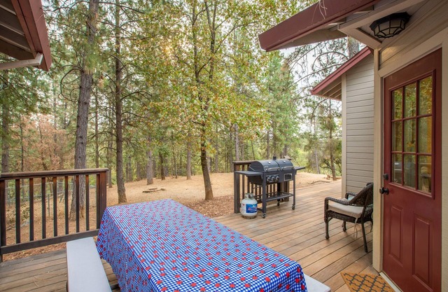 Mountain Retreat, Pool Table, Close to Skiing by RedAwning