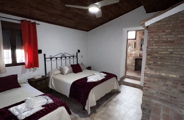 Mountain Retreat with Quality Materials, Sleeps 11, Sierra de Cazorla