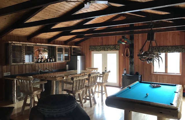 Mountain Slice of Paradise Near The Big Hole River Lodging for Friends & Family