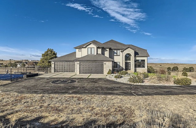 Mountain Top Mansion w/Bar, B-ball Court, Hot Tub