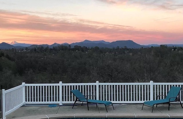 Mountain Trio : !VIEWS! Heated Pool & Spacious!