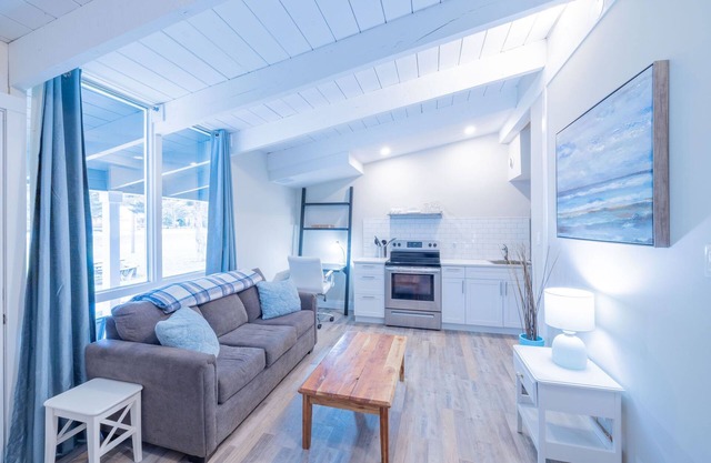 Mountain View Boutique Suite with contactless entry - The Lake at Blue Mountains