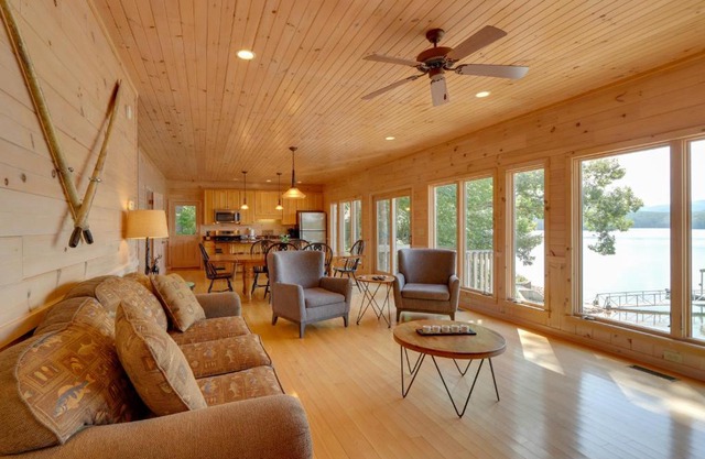 Mountain View Cabin on Lake Blue Ridge Hot Tub!