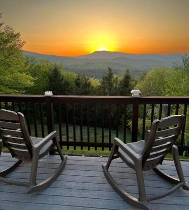 Mountain View Escape with Hot Tub