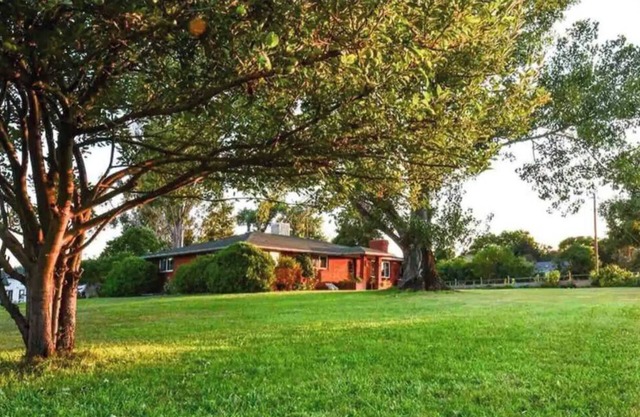 Mountain View Farmhouse; lots of extras!