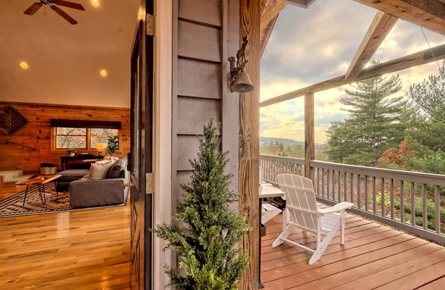 Mountain View ~ Sunsets on the Porch ~ Near Lake Burton!