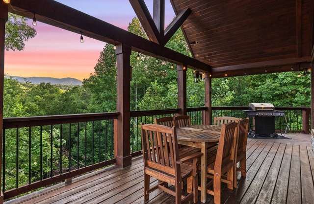 Mountain Views~ Hot Tub&Pool Table~ FirePit~ Games