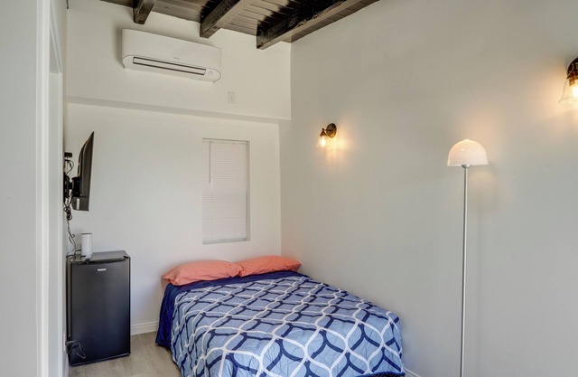 Mountain Views: Minimalist California Studio