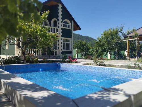 Mountain Villa with Heated Pool & Scenic views