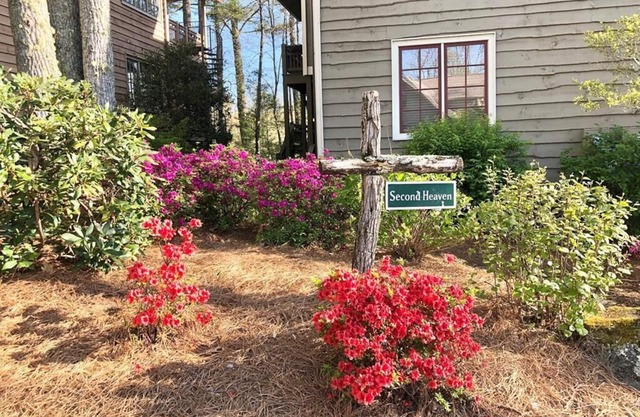 Mountain walk-in level condo!