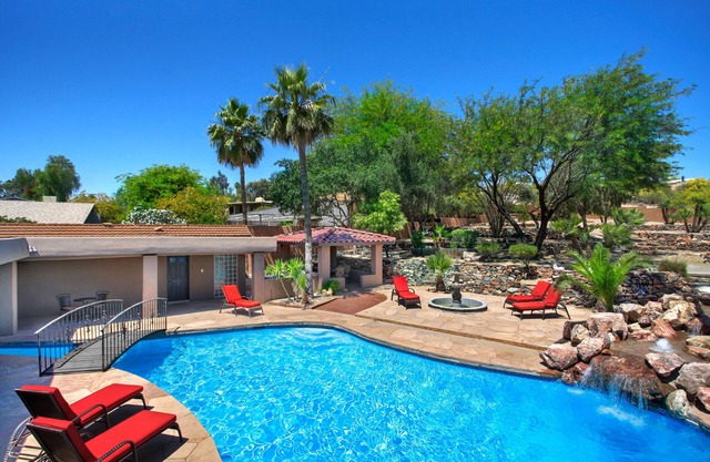 Mountainside Resort-like with/Heated Pool/Spa, Tennis, Pickelball, Bocci, Golf!