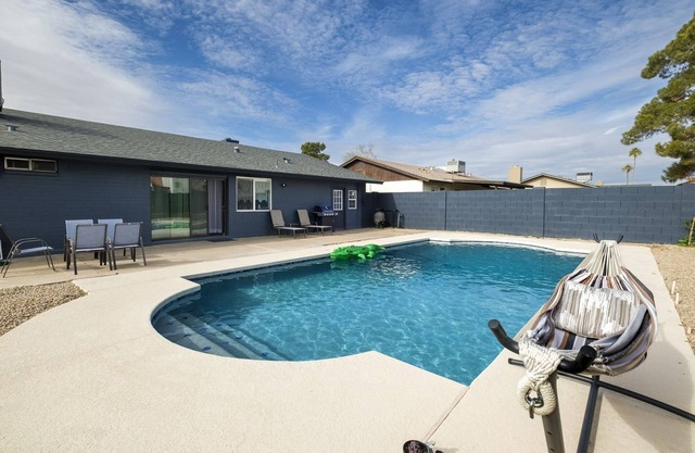 Msg for 5%off King Bed Pool Yard Remodeled Guesthouse Glendalen