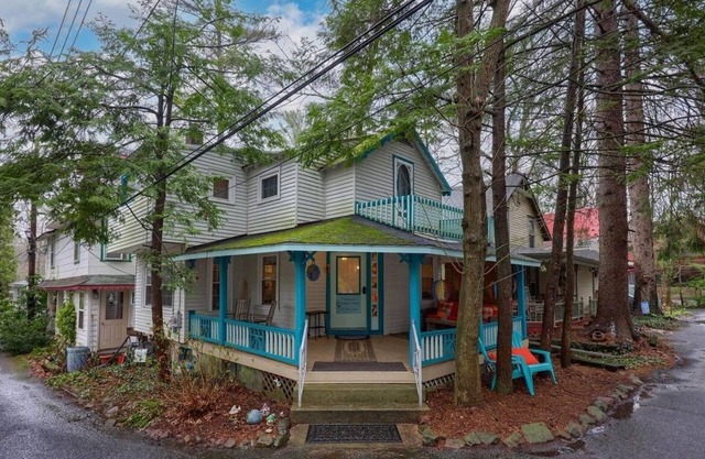 Mt. Gretna Gem w/ Huge Porch!