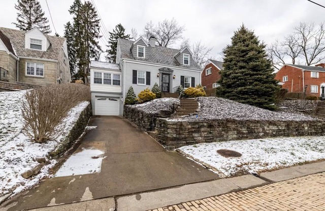 Mt. Lebanon Cape Cod Retreat - 7 mi/15 mins from Downtown PGH