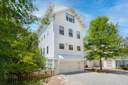 Mt Pleasant Beach Retreat- Mins to Sullivan's IOP