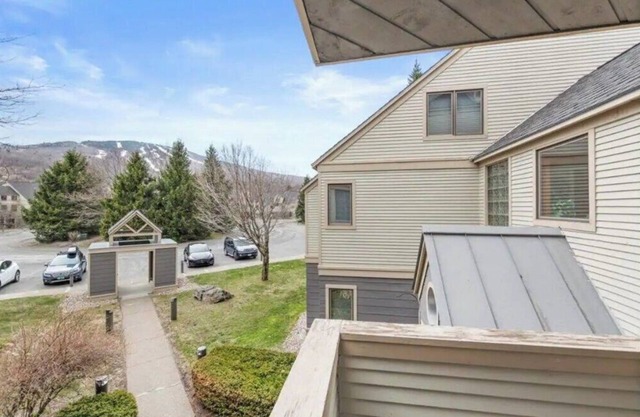 Mtn. view, easy access to village