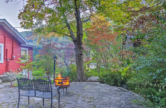 Mtn Views + Fire Pit: Serene Chimney Rock Abode