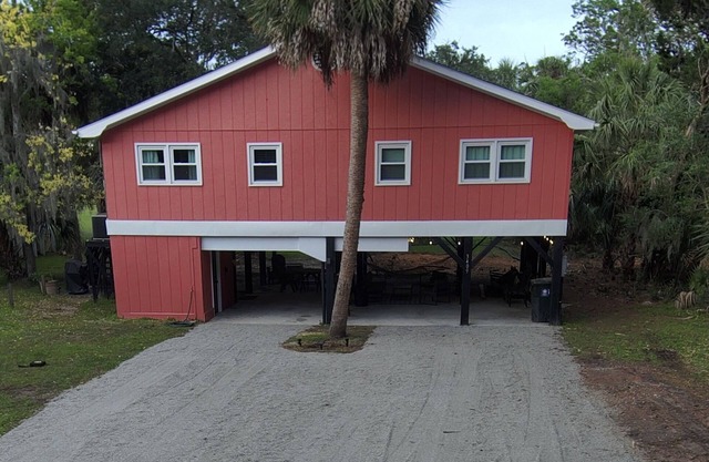 "MUCK IT"-QUINTESSENTIAL Edisto Beach House w/in Steps of Beach