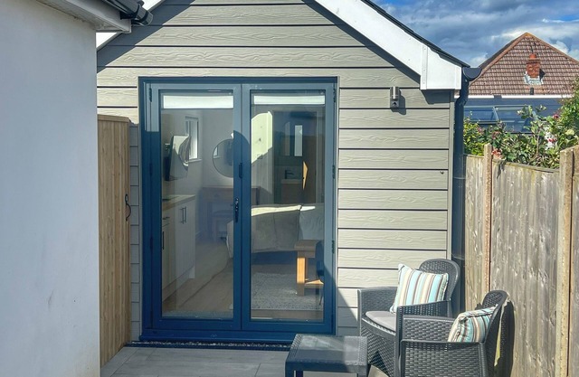 Mudeford Retreat—Peaceful & Perfectly Located