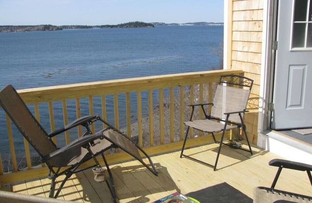 Mudge’s Bluff Waterfront Retreat