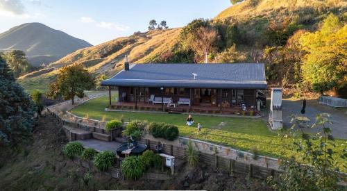 Muirs Reef Lodge Kinloch holiday home Lake Taupo