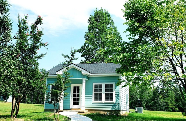 Mulberry Cottage on 16 Acres, King Size Bed, No Pet Fee