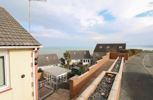 MURMUR Y MOR, pet friendly, country holiday cottage in Fishguard
