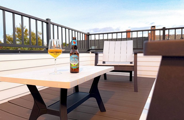 Music City Vibe ~ Luxe ~ PVT Deck ~ DWTN ~ <2min to MKT SQ