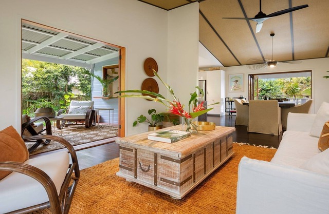 Mustique - 3 BR Caribbean-inspired village retreat