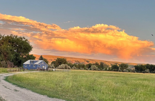 My Father's House on the River 3 BD/2 Bath Farmhouse in Edgar, Montana
