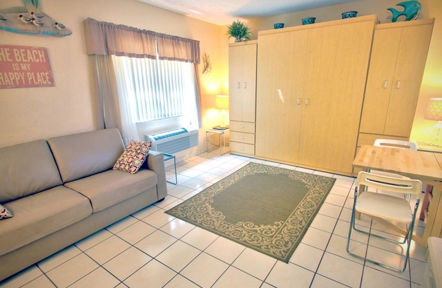 My Hollywood Beach Rentals B105. Steps to Beach. Pool and Free Parking