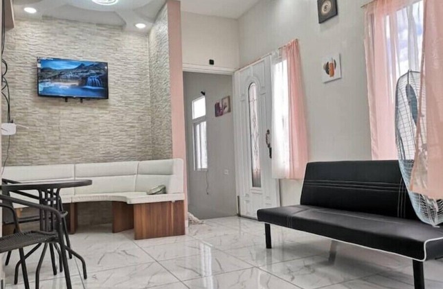 My Little Penthouse/Blvrd Morazan/Lomas/USA Embassn