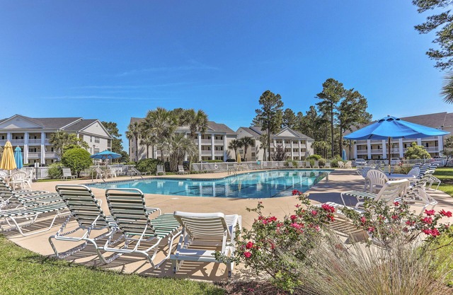 Myrtle Beach Condo w/Pool: Near Golf & Mall!