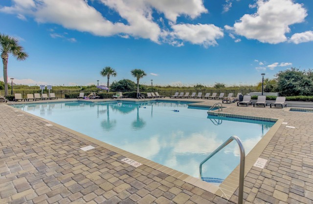 Myrtle Beach Condo w/5 Pools: Steps to Shore!