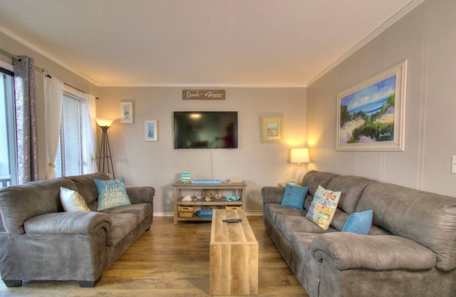 Myrtle Beach Resort 2BR Oceanview Condo with Pools & Waterpark Access