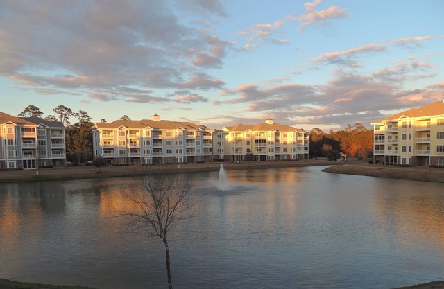 Myrtle Beach, SC, USA-Condo on golf course Only 1.5 Miles from Beach