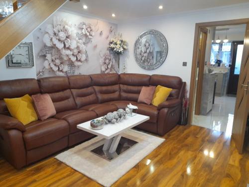 N&D Luxury Home in London