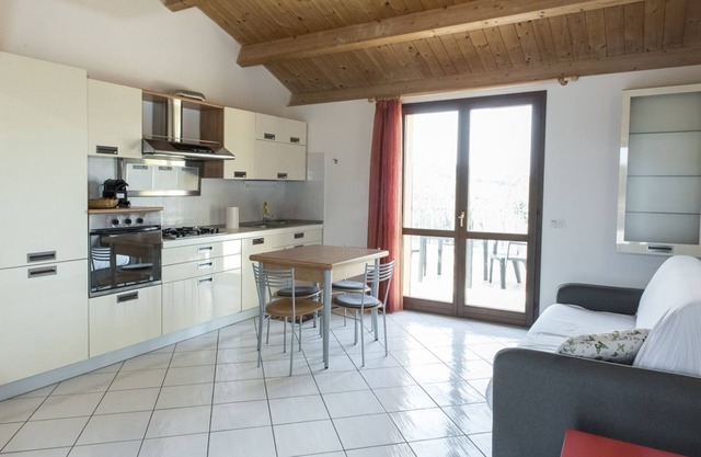 N036 - Numana, two-room apartment with terrace in residence with swimming pool