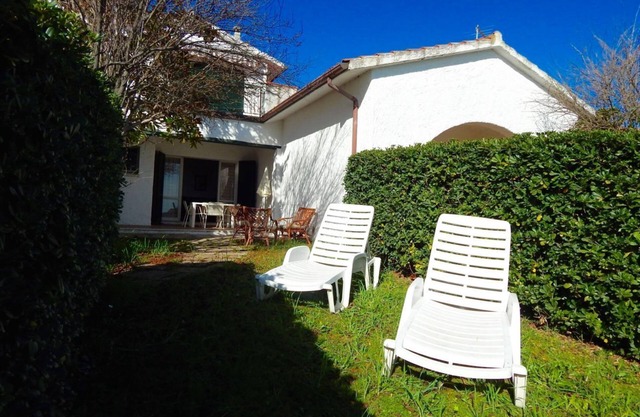 N107 - Numana, large three-room apartment with garden and two bathrooms