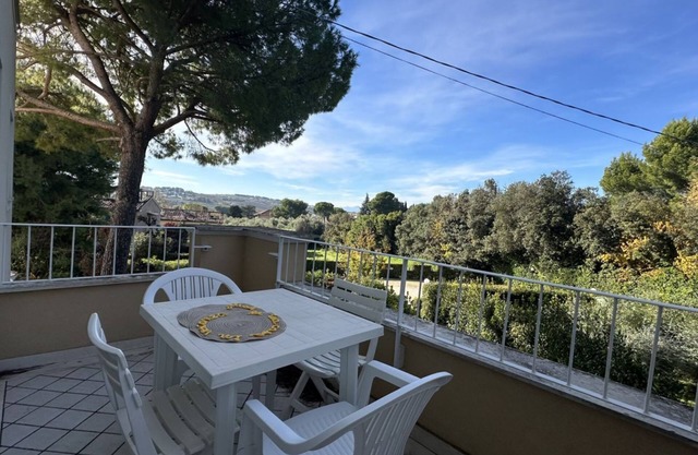N185 - Numana, wonderful three-room apartment with terrace and swimming pool