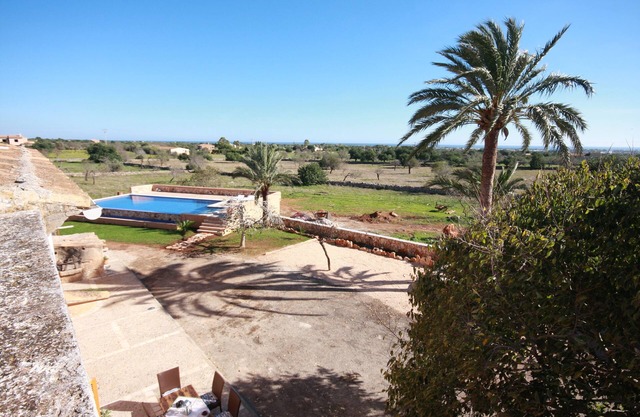 Na Corma Nova with overflow pool, large terrace, barbecue area, satellite TV