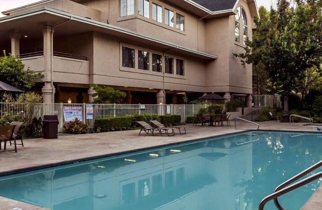 Napa's Best-Kept Secret! 3 Comfortable Units, Outdoor Pool, Free Parking!