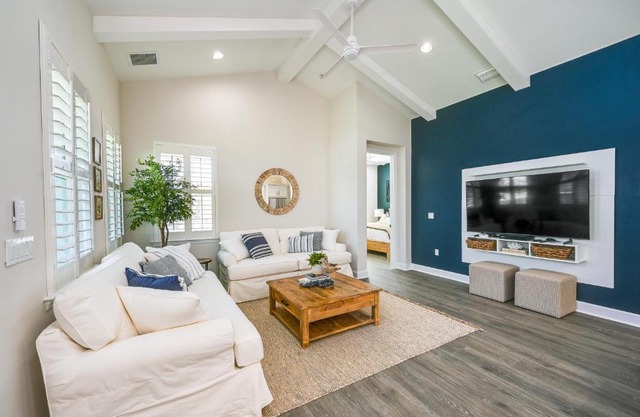 Naples Retreat with Community Perks 6 Mi to Beach!