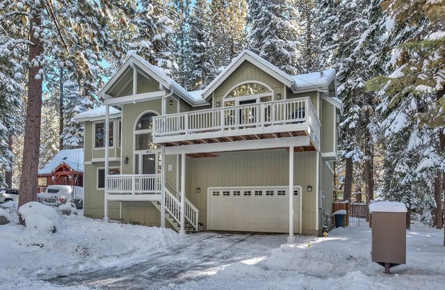 Narragansett Lodge 3 BR/2.5BA,Spa,15 Min to Ski