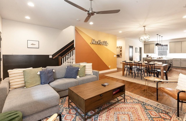 Nashville Comfort-Mins to Broadway-12th S District